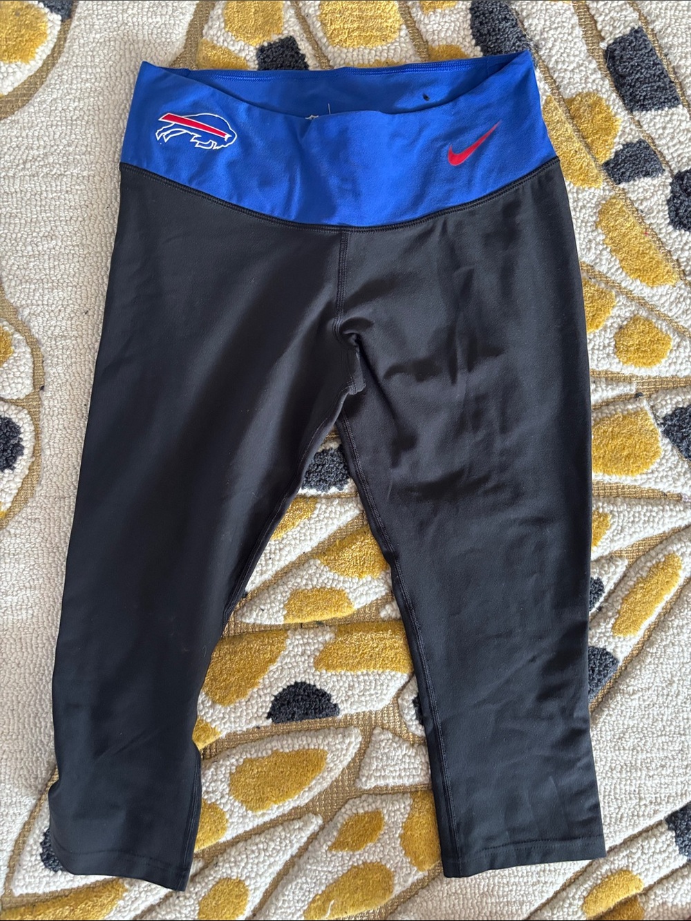 NWOT NFL Nike Women’s Buffalo Bills capri Leggings size medium